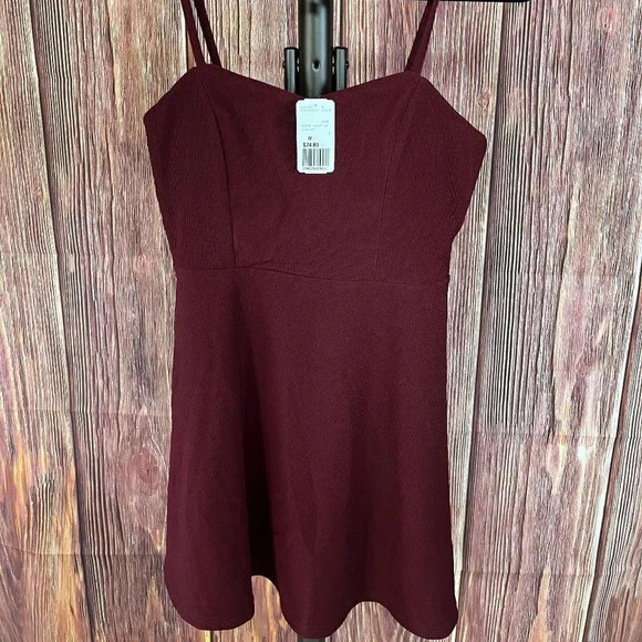 Burgundy ribbed dress in a size ladies medium - Picture 1 of 5